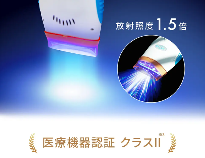 歯の色を確認する人